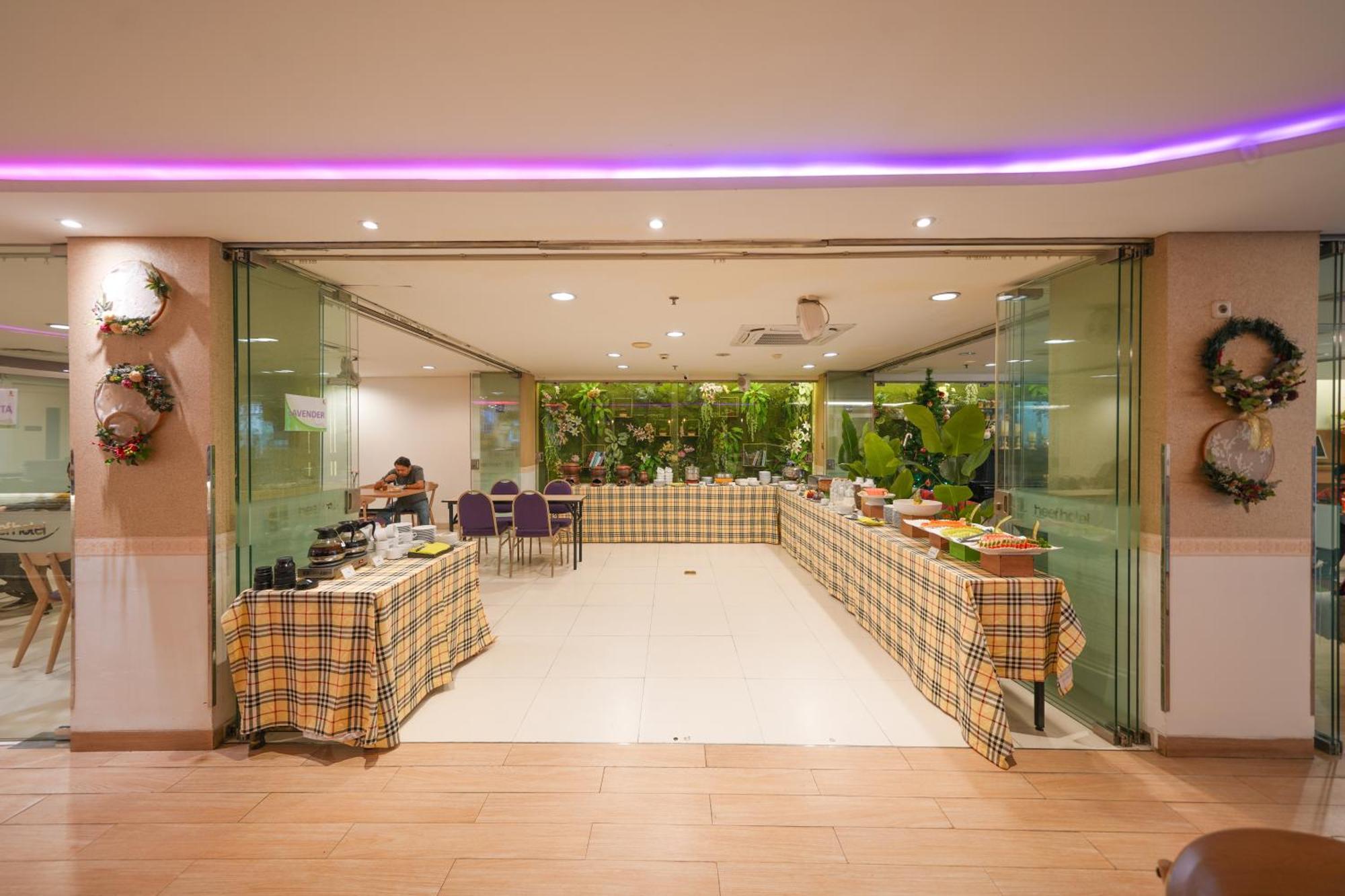 Heef Hotel Jakarta Exterior foto