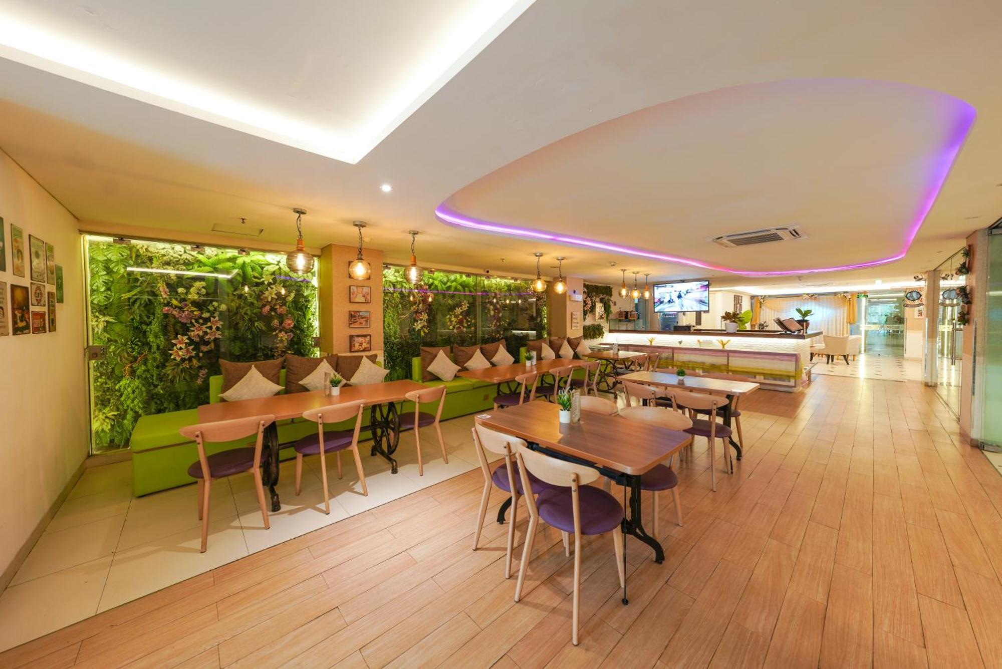 Heef Hotel Jakarta Exterior foto